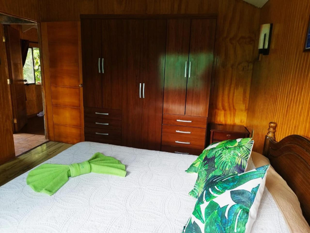 Hostal Avareipua Hanga Roa Extérieur photo